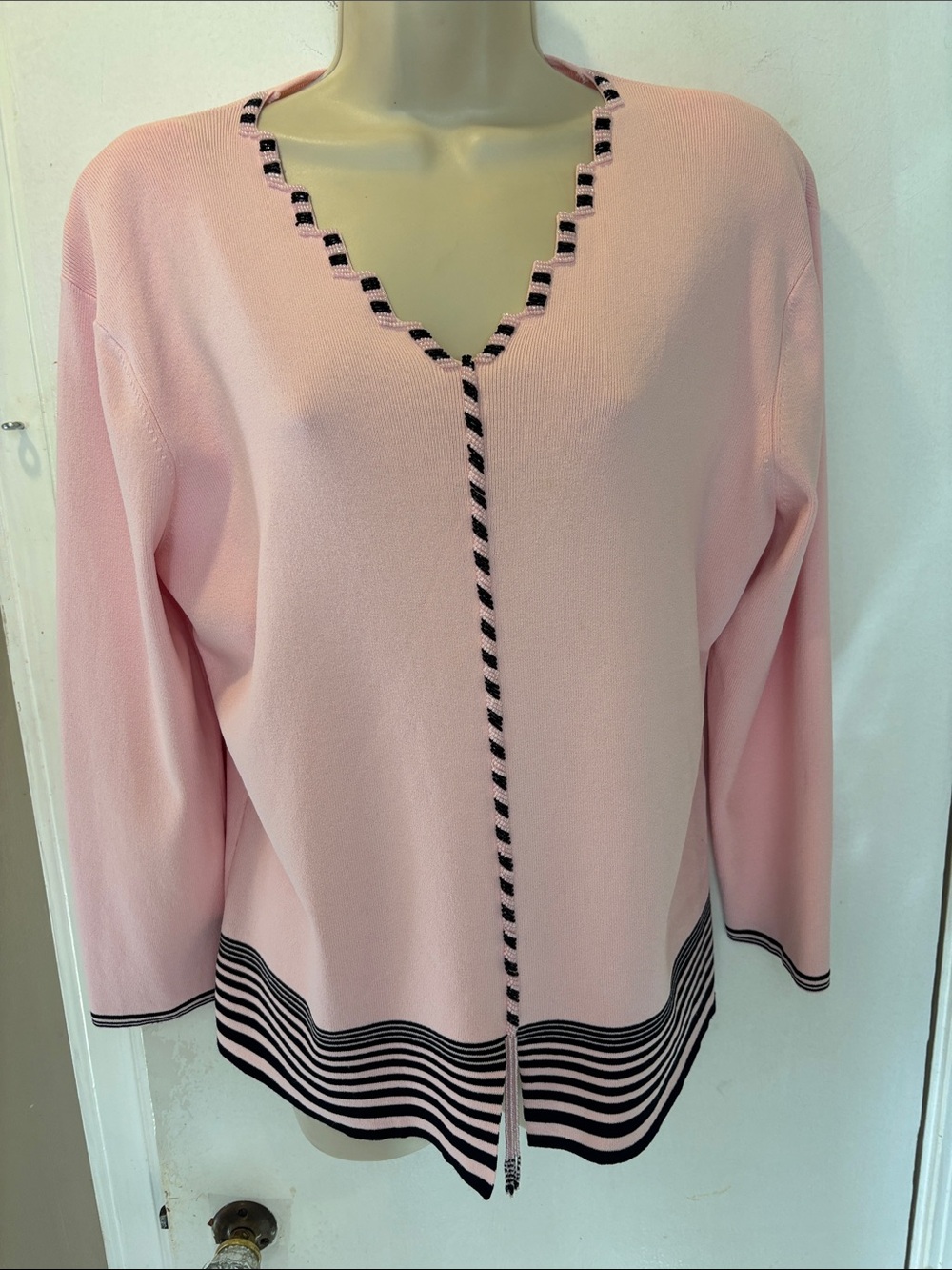 Gardy medium Pink V-Neck Long Sleeve Sweater beaded 26-405